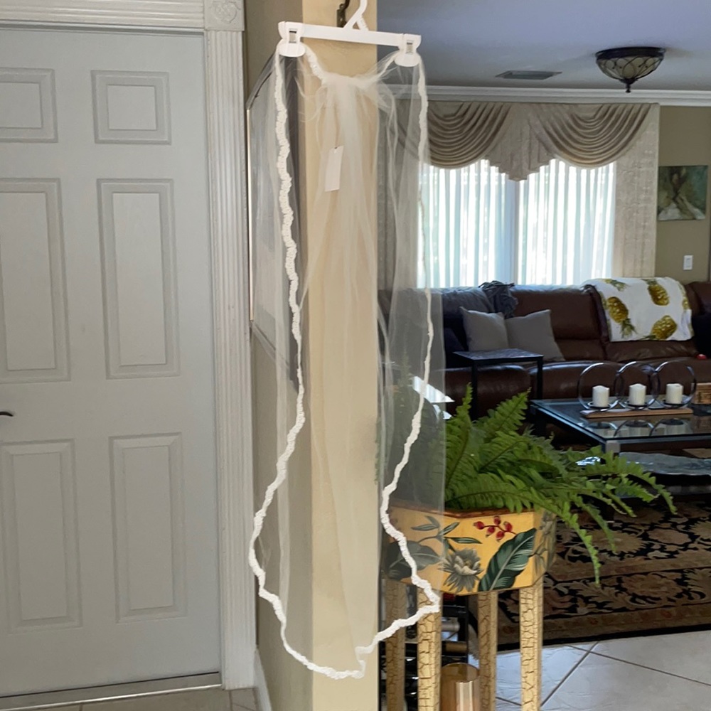 NWT David’s Bridal Veil